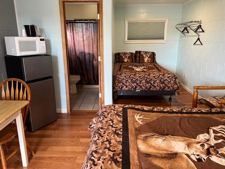 More Photos Of 501 S 6th St, Thermopolis Hotel For Sale