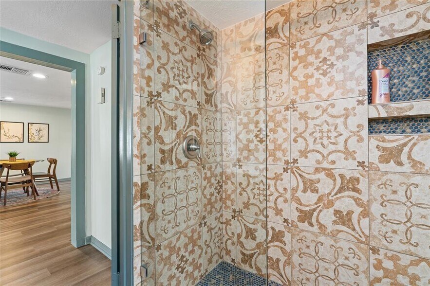 More Photos Of 1118 W 21st St, Houston Office For Sale