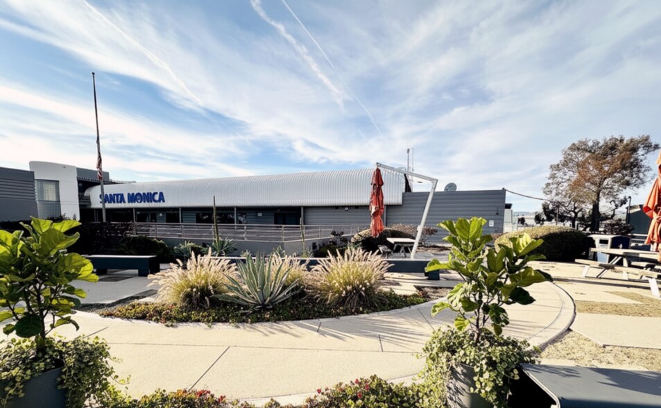 More Photos Of 3221 Donald Douglas Loop S, Santa Monica Office For Lease