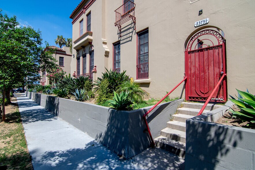 More Photos Of 2375-2379 W 12th St, Los Angeles Apartments For Sale