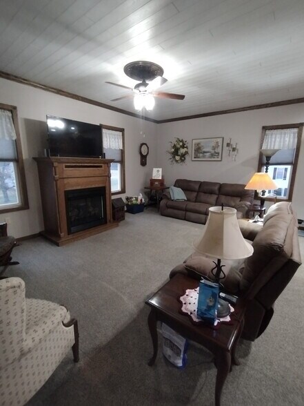 More Photos Of 131 Main St, Worthville Restaurant For Sale