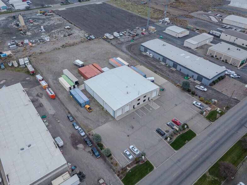 More Photos Of 2525 N Commercial Ave, Pasco Warehouse For Lease