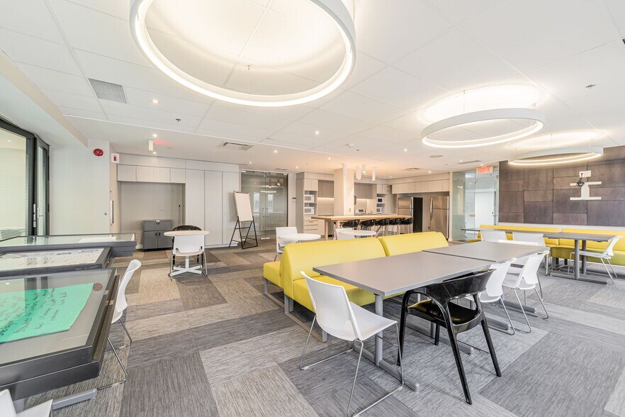 More Photos Of 1100 Boul Crémazie E, Montréal Office For Lease