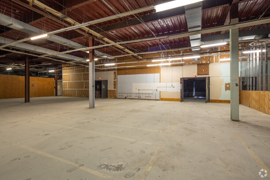 More Photos Of 2 Orland Square Dr, Orland Park General Retail For Sale