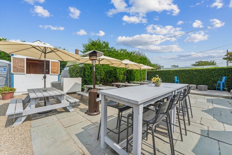 More Photos Of 63 S Euclid Ave, Montauk Restaurant For Sale