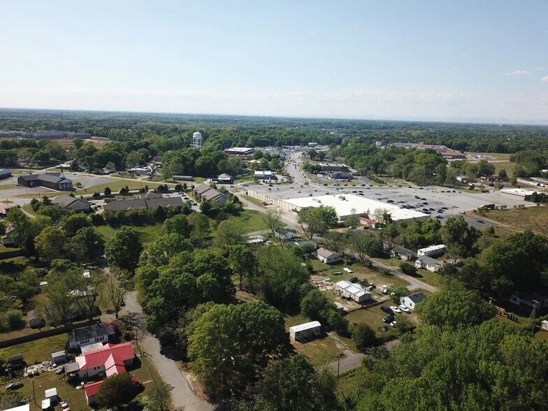 More Photos Of 308-311B Drake Cir, Anderson Multifamily For Sale