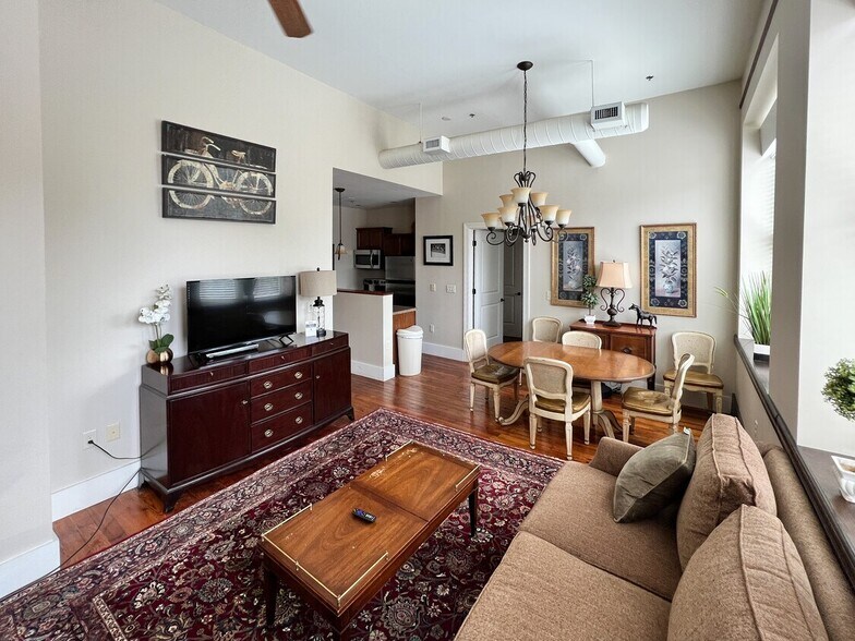 More Photos Of 18 Church St, Asheville Hotel For Sale