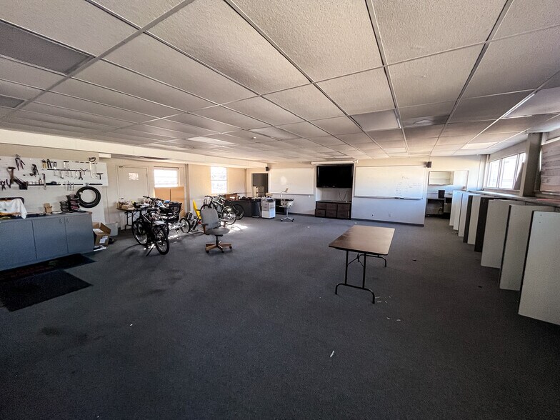More Photos Of 6631 E Kellogg Dr, Wichita Office For Sale