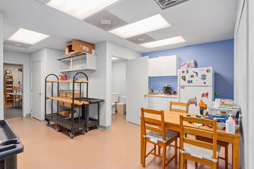 More Photos Of 175 Semoran Commerce Pl, Apopka Light Distribution For Sale