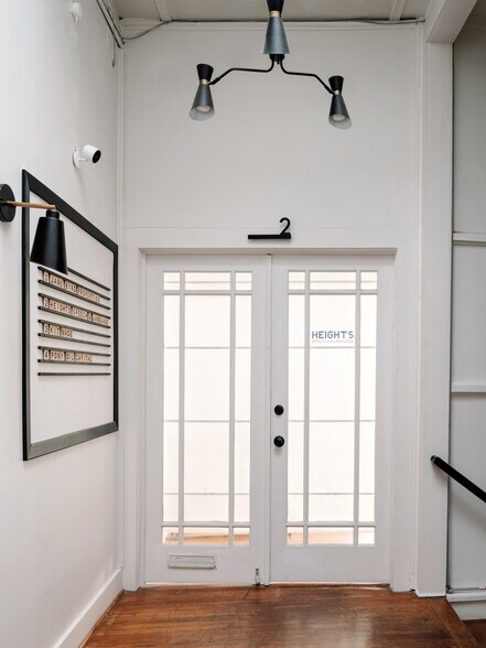 More Photos Of 373-375 W 19th St, Houston Storefront Retail Office For Lease