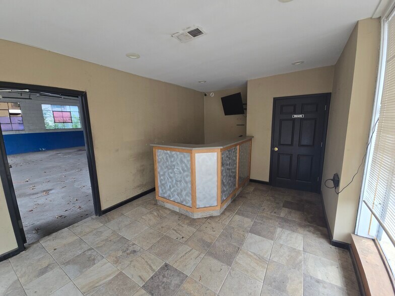 More Photos Of 816 Main St, Poughkeepsie Service Station For Sale