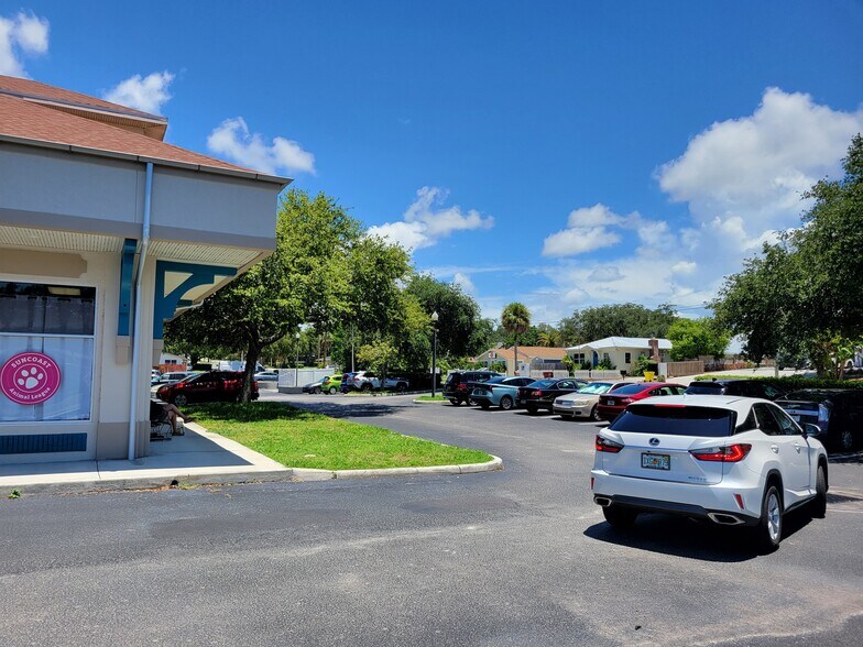 More Photos Of 1450-1470 Palm Harbor Blvd, Palm Harbor General Retail For Lease