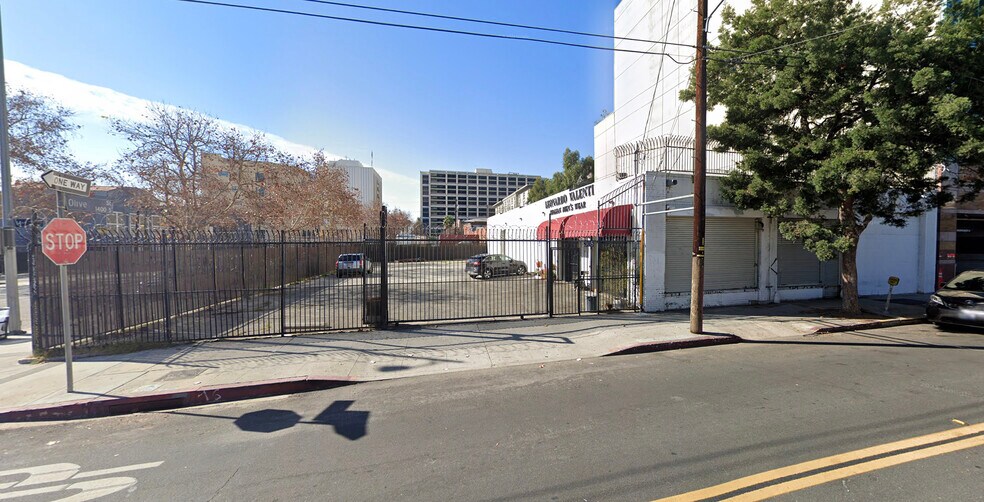 More Photos Of 308 W 14th St, Los Angeles Warehouse For Lease