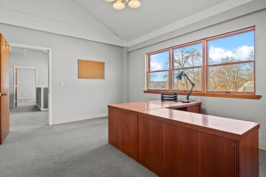 More Photos Of 24 Old Albany Post Rd, Croton-on-Hudson Medical For Lease