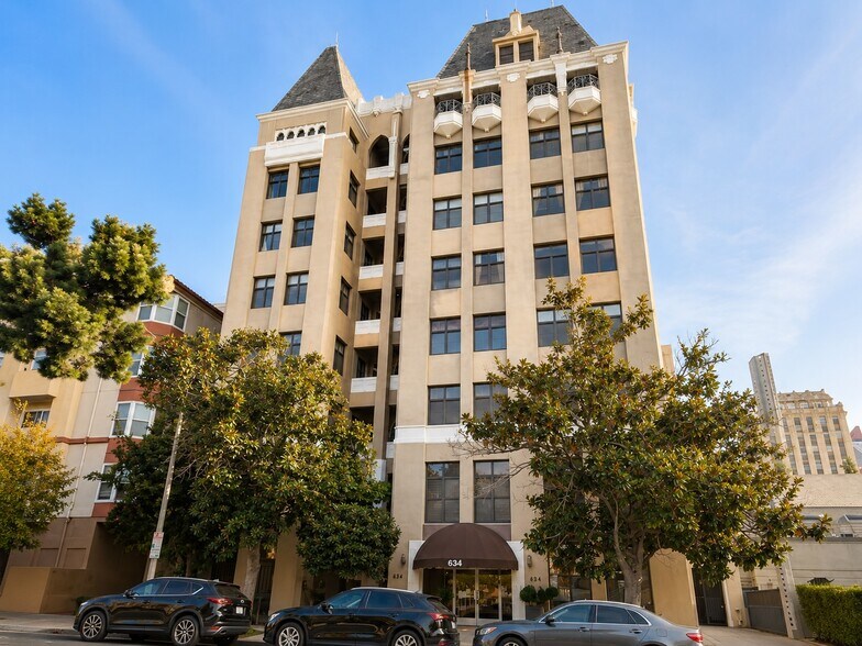 More Photos Of 634 S Gramercy Pl, Los Angeles Coworking Space