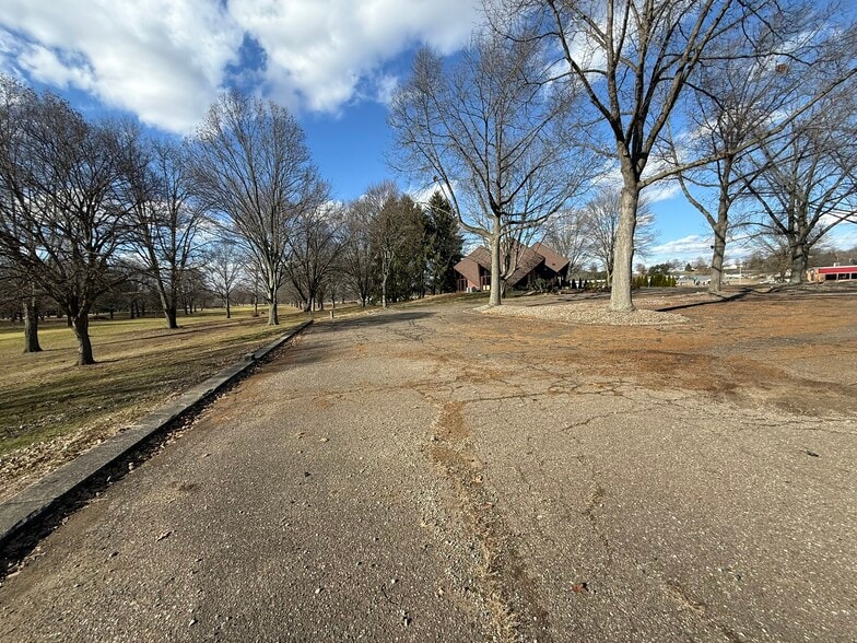 More Photos Of 10804 Wilkshire Blvd, Bolivar Office For Sale