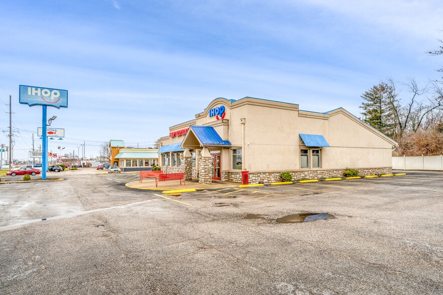 More Photos Of 181 Homer M. Adams Pky, Alton Restaurant For Lease