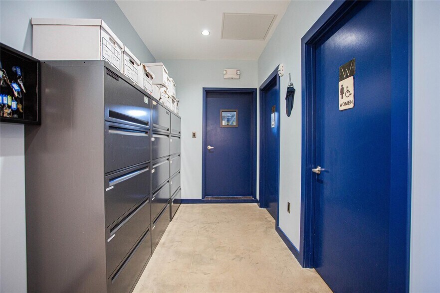 More Photos Of 200 Atlantic Ave, Oceanside Office For Sale