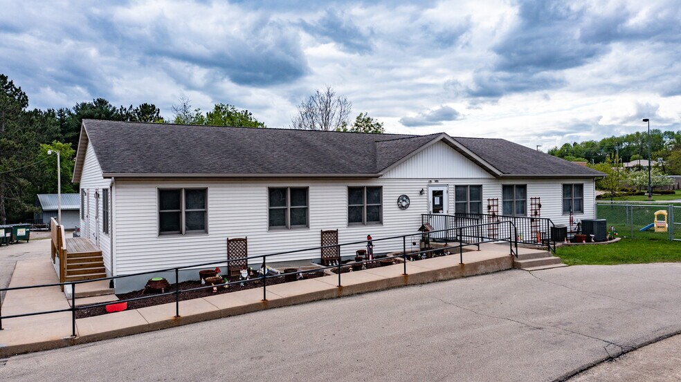 More Photos Of 303 S Western Ave, Waupaca Daycare Center For Sale