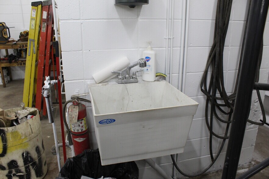 More Photos Of 541 W 90th St, Bloomington Showroom For Sale