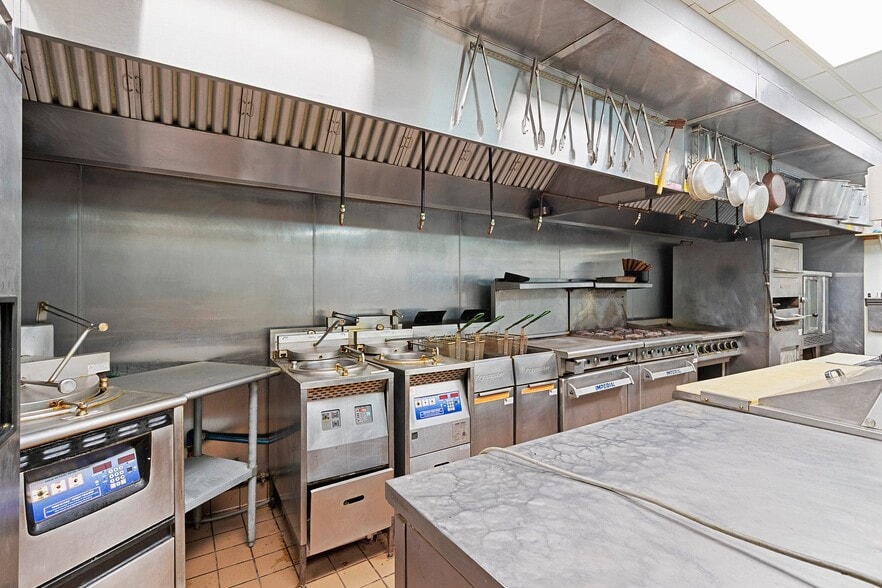 More Photos Of W10508 Kottke Rd, Crivitz Restaurant For Sale