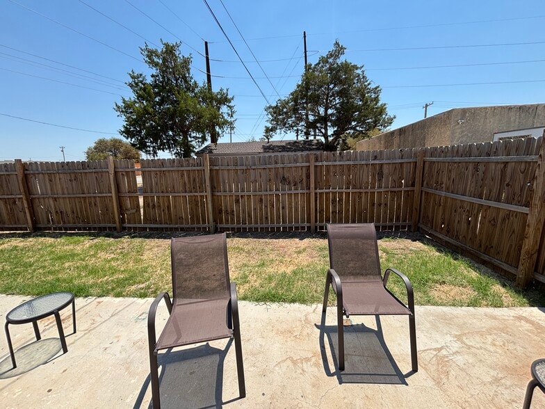 More Photos Of 518 E 34th St, Lubbock Bar For Sale