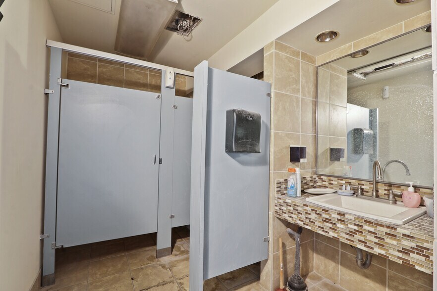 More Photos Of 13902 Harbor Blvd, Garden Grove Warehouse For Sale