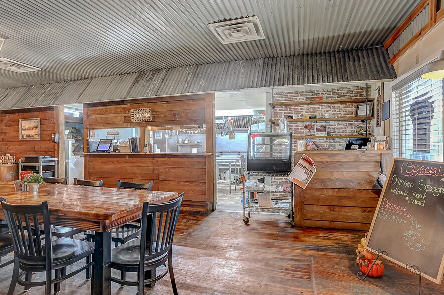 More Photos Of 117 S Franklin St, Colbert Restaurant For Sale