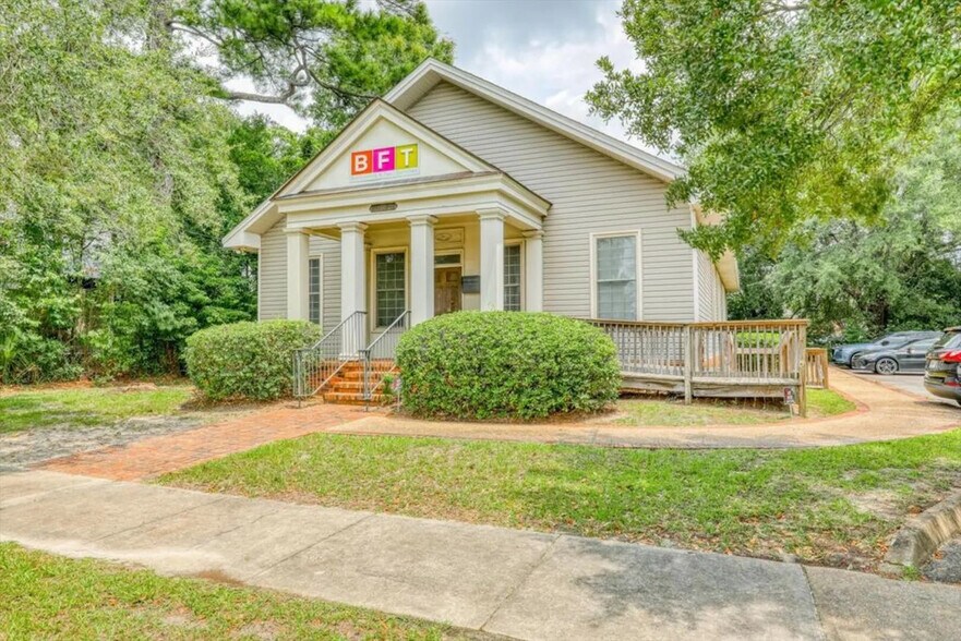 Primary Photo Of 223 S Crawford St, Thomasville Medical For Sale