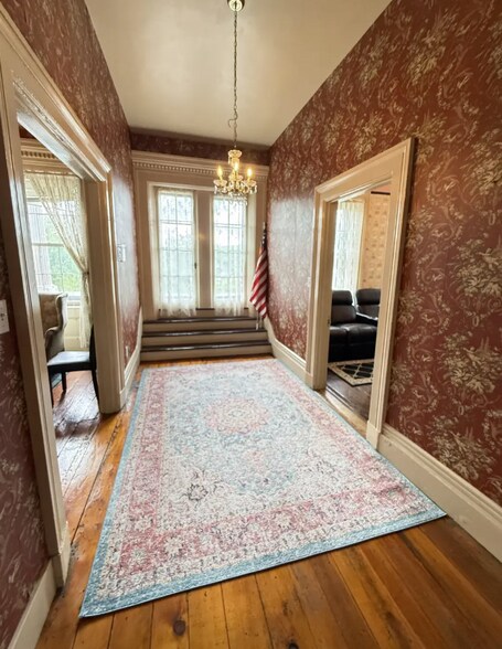 More Photos Of 1004 Park Ave, Galena Specialty For Sale