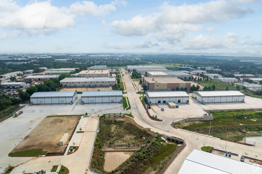 More Photos Of 4437 Supply Ct, Austin Unknown For Lease