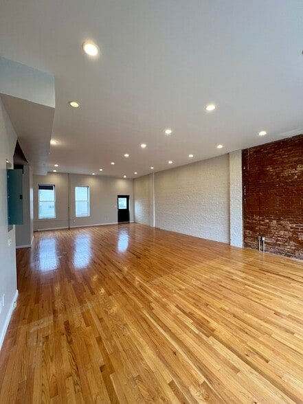 More Photos Of 1270-1272 Bay St, Staten Island Storefront Retail Residential For Lease