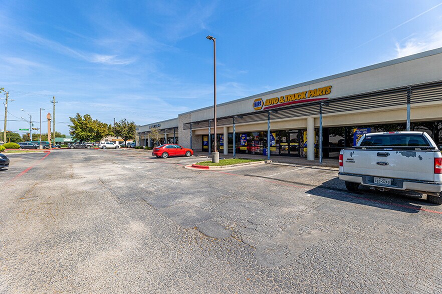 More Photos Of 2000 N Mays St, Round Rock Freestanding For Lease