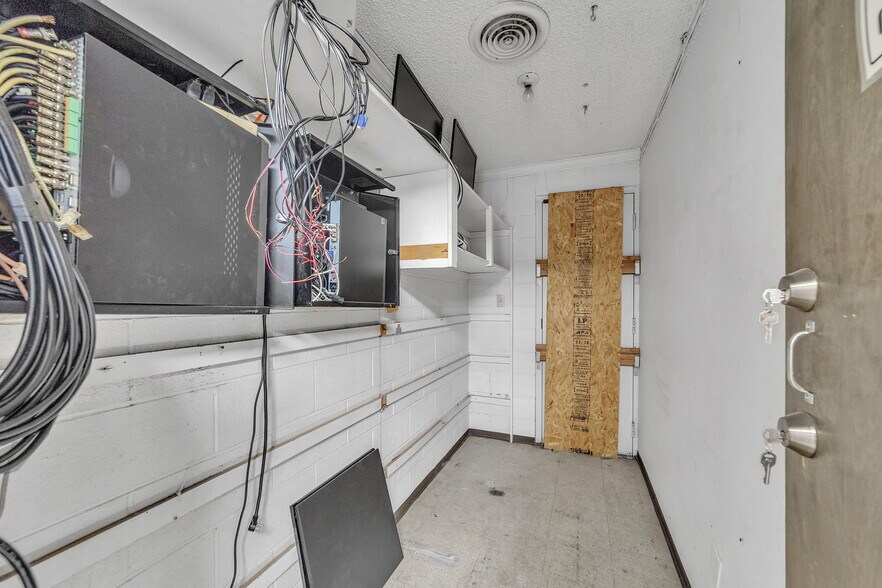 More Photos Of 2685 Durango Dr, Colorado Springs Warehouse For Lease