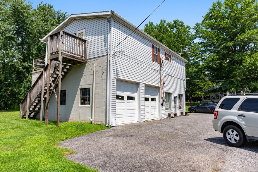 More Photos Of 993 S Hanover St, Pottstown Service For Sale