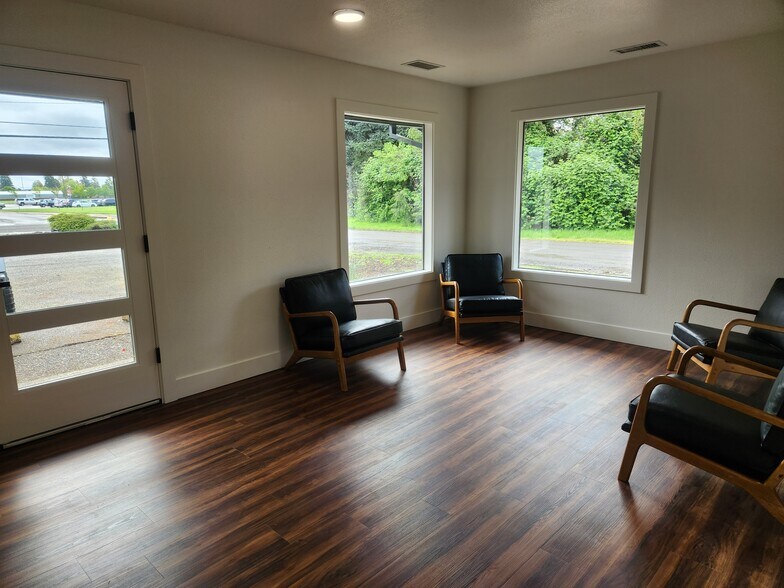 More Photos Of 2115 McDonald, McMinnville Storefront Retail Office For Lease