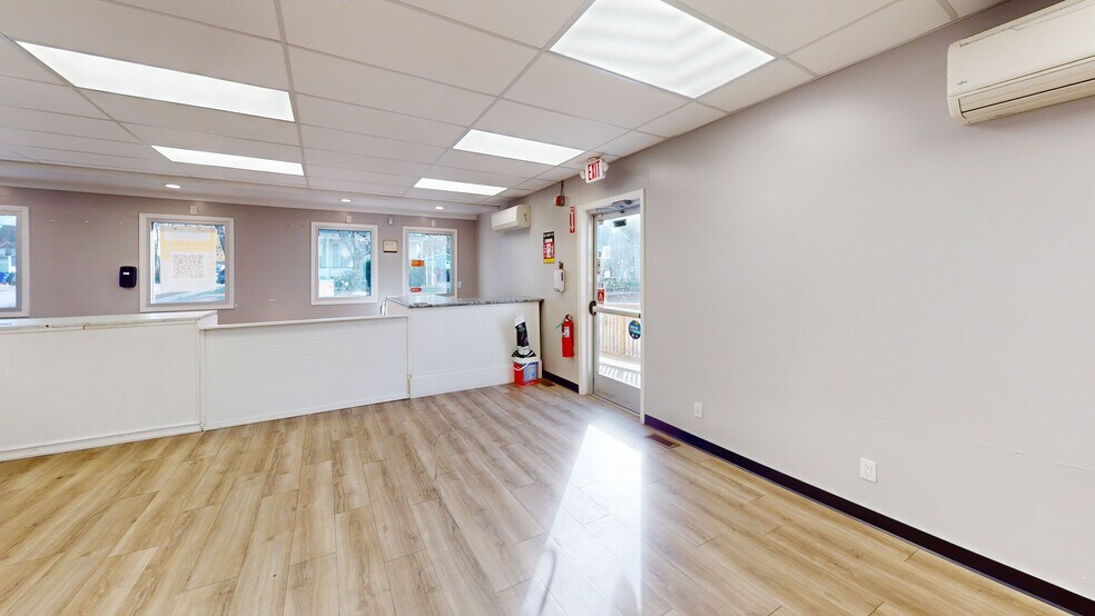 More Photos Of 912 Somerville St, Manchester Freestanding For Lease