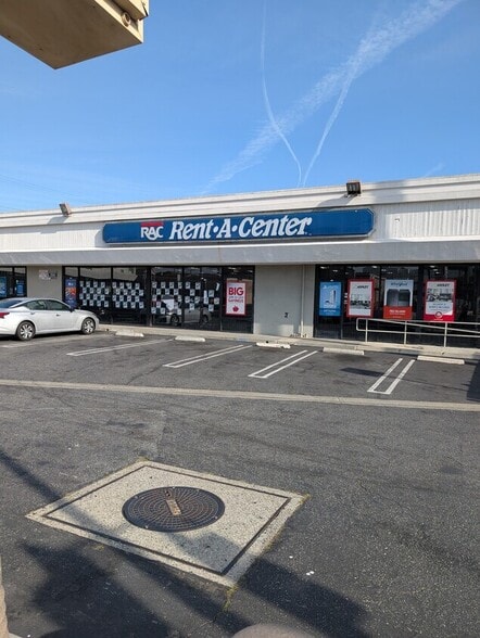 Primary Photo Of 111 W Pacific Coast Hwy, Wilmington Freestanding For Lease