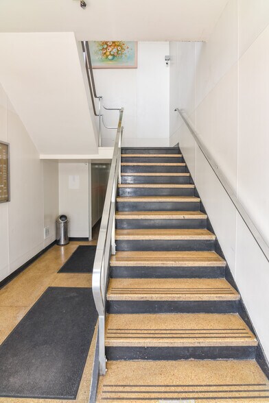 More Photos Of 5900 York Rd, Baltimore Storefront Retail Office For Sale