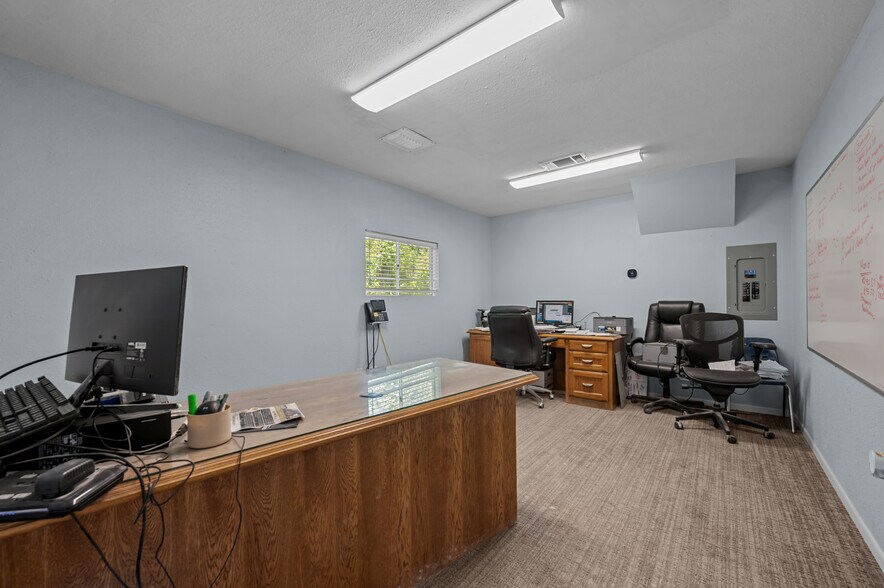 More Photos Of 3301 Beaumont Ave, Liberty Warehouse For Sale