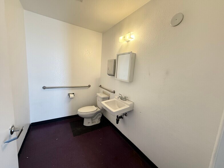 More Photos Of 1655 S Mojave Rd, Las Vegas Warehouse For Lease