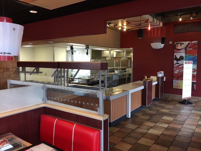More Photos Of 800 W Walnut St, Watseka Fast Food For Lease
