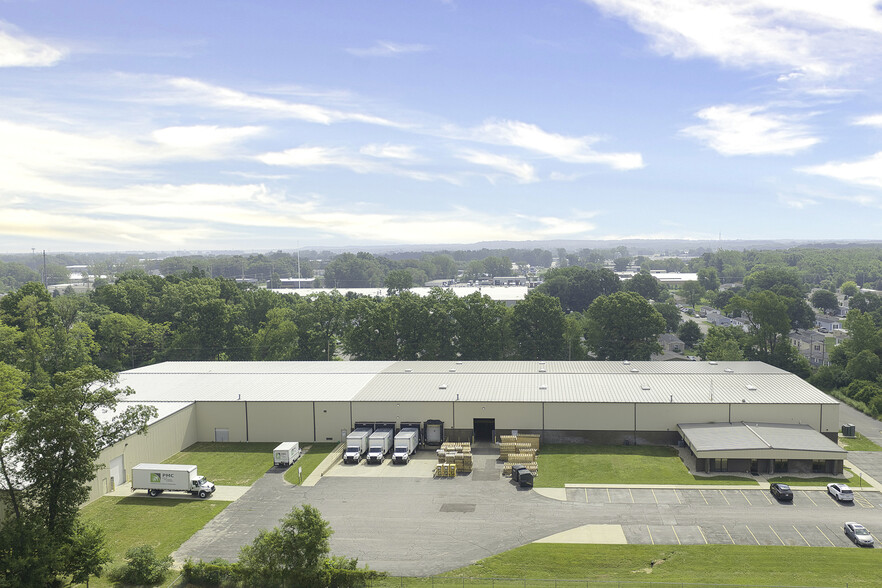 More Photos Of 1000 Sako Ct, Elkhart Warehouse For Lease