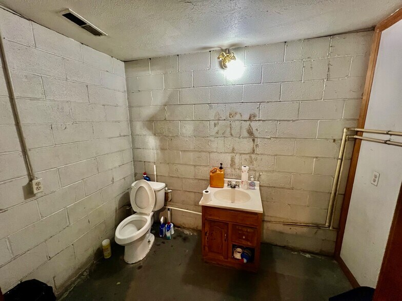 More Photos Of 15095 Maccorkle Ave, Cabin Creek Auto Repair For Sale