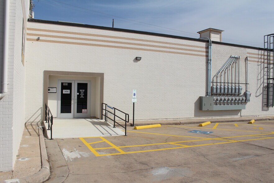 More Photos Of 302 W Defee Ave, Baytown Specialty For Sale