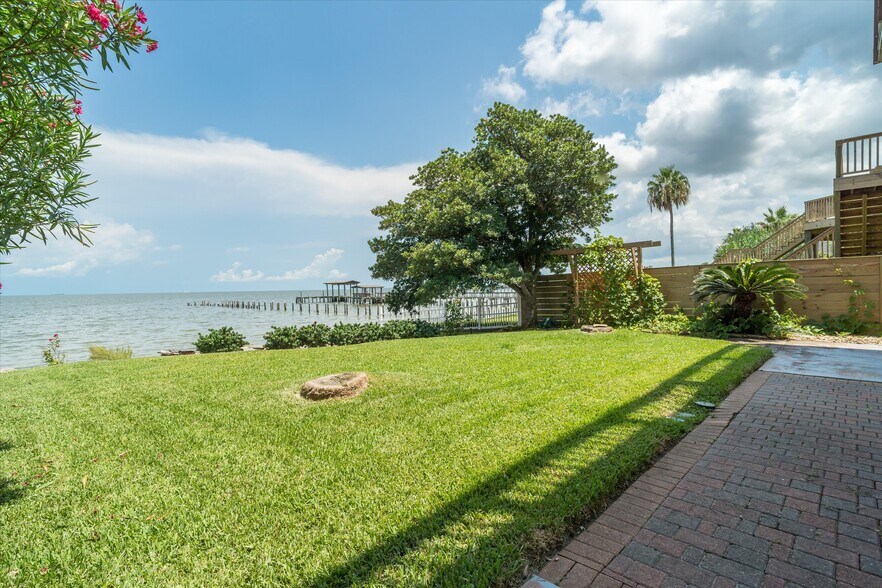 More Photos Of 804 Bay Ave, Kemah Specialty For Sale