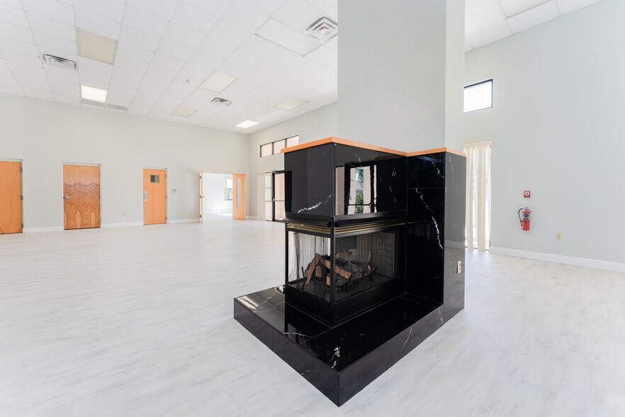 More Photos Of 37104 Clinton Ave, Dade City Office For Lease