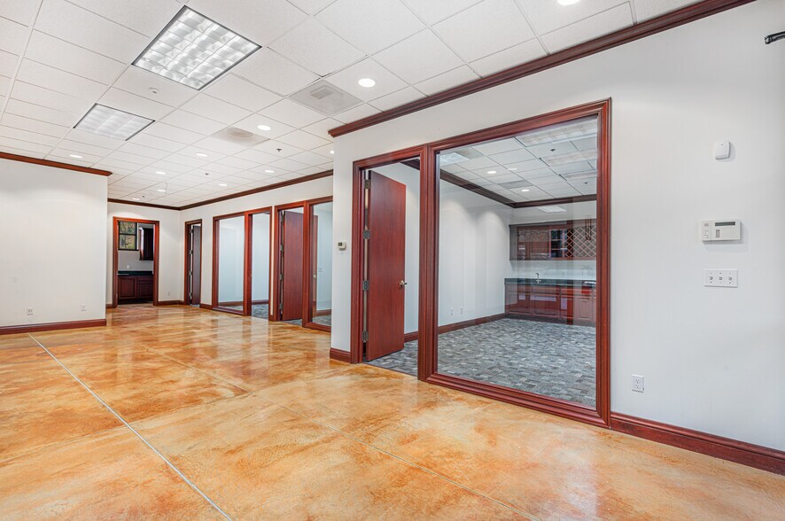 More Photos Of 810 Denbeste Ct, Windsor Office For Lease