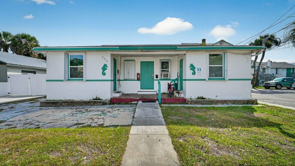More Photos Of 218-228 N Oleander Ave, Daytona Beach Apartments For Sale
