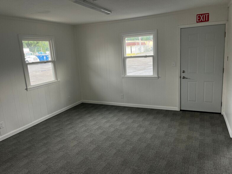 More Photos Of 1112 Ulrich Ave, Louisville Office For Lease